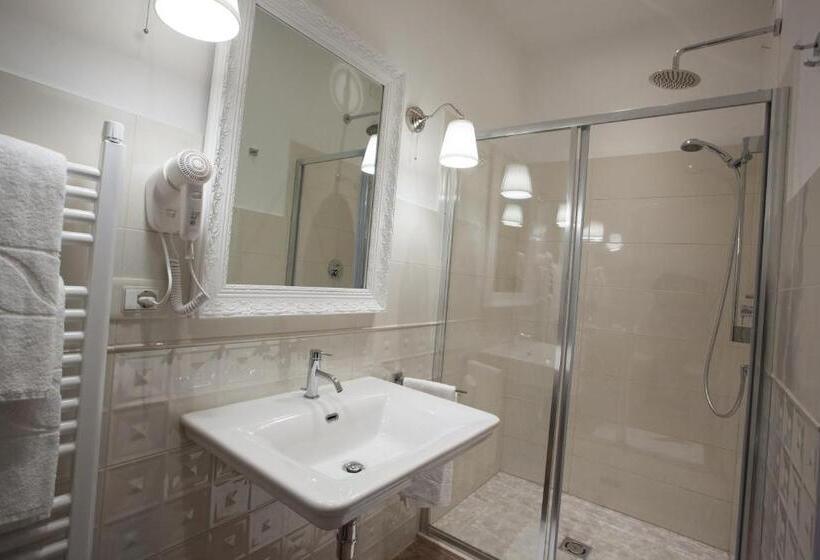 Полулюкс, Magnifica Luxury Suites