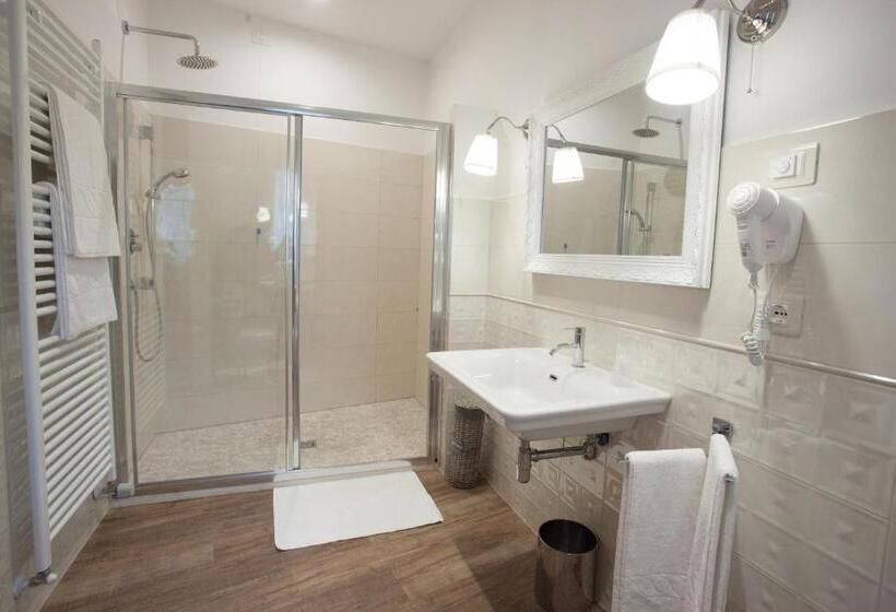 Полулюкс с Балконом, Magnifica Luxury Suites