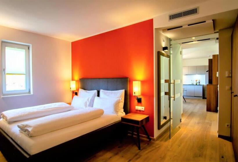 Люкс Вид на Бассейн, Brühl Suites&residence