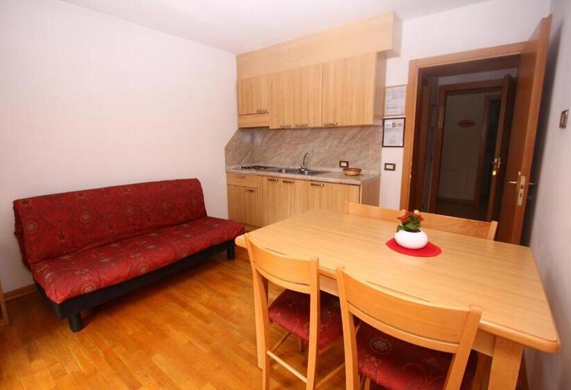 발코니가 있는 2 베드룸 아파트, Park Residence Imperator