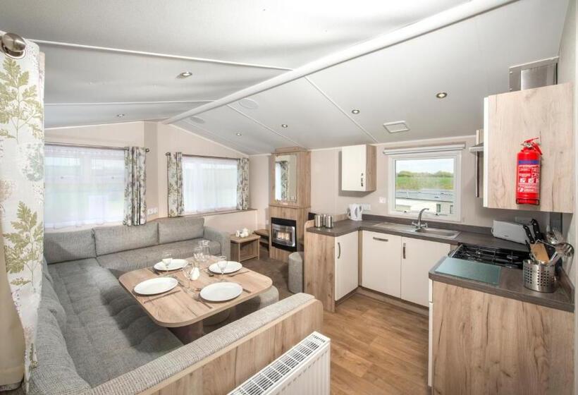 Апартаменты 3 Спальни, Trelawne Manor Holiday Park