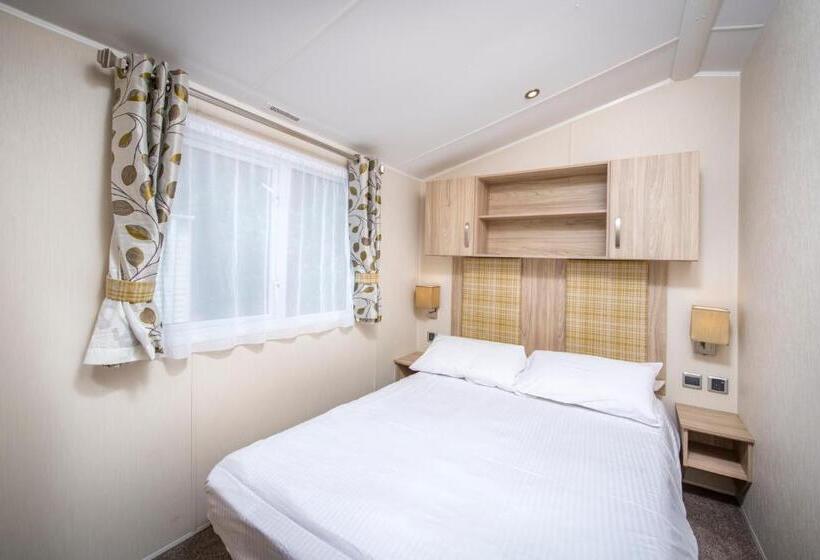 Апартаменты 3 Спальни, Trelawne Manor Holiday Park