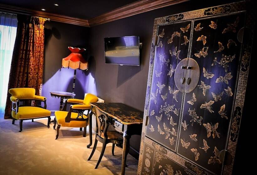 Номер Стандарт, The Joiners Arms