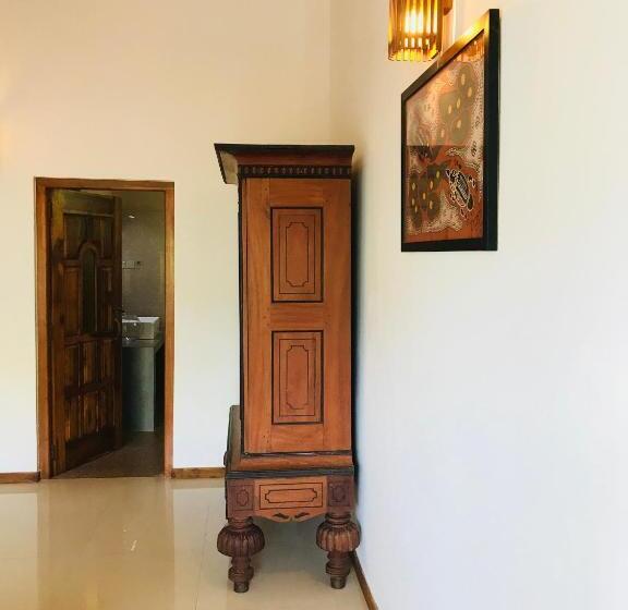 اتاق لوکس با بالکن, Neli Guests House