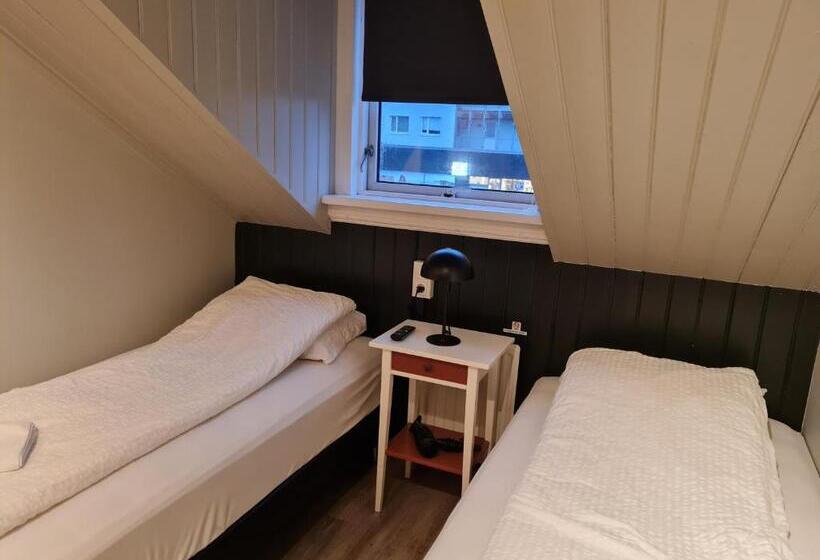 اتاق پایه با سرویس بهداشتی مشترک, Lava Guesthouse