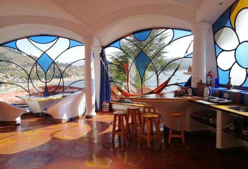 سوییت خانوادگی, Hostal Las Olas