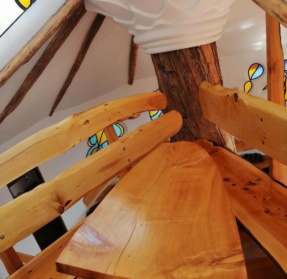 سوییت سوپریور, Hostal Las Olas