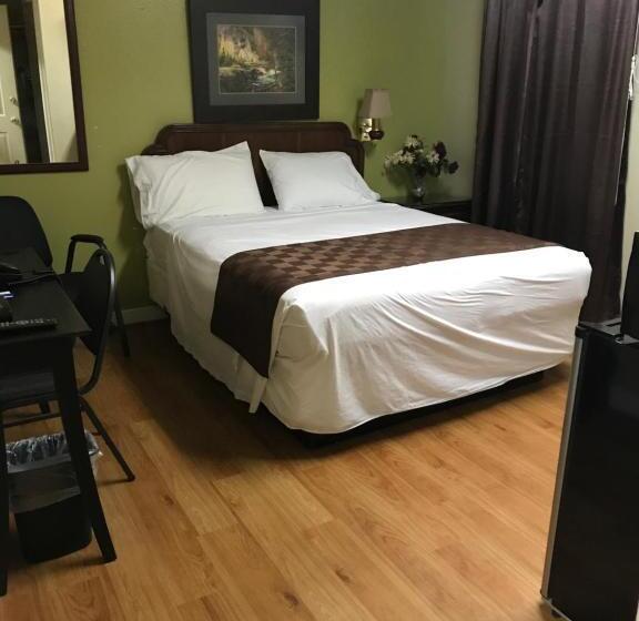 标准间, Outpost Motel