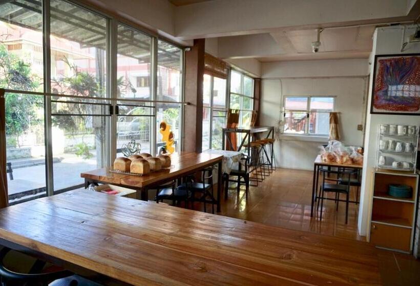 اتاق اکونومی, Tourist Inn