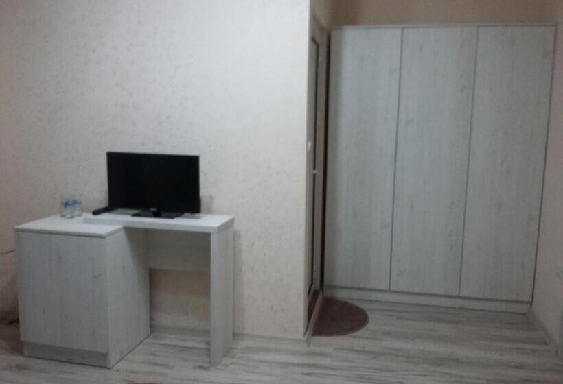 اتاق استاندارد سه تخته با بالکن, Guest House Adriya