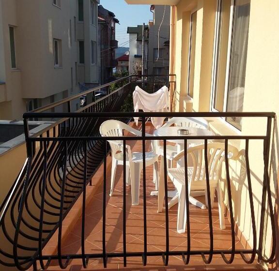 اتاق سوپریور چهار تخته, Guest House Adriya