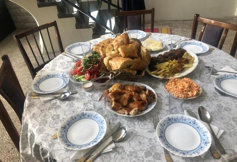 اتاق استاندارد چهار تخته, Anna's Guest House