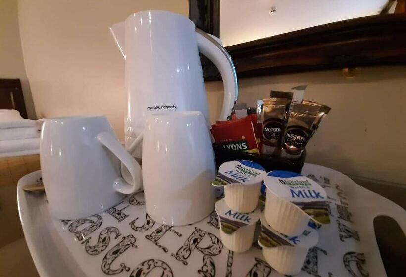 Номер Стандарт Трехместный, Jbs Bar & Guest Accommodation
