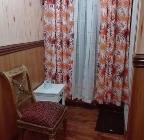 Кровать в Общей Комнате, Koreen Guest House