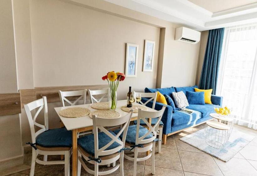 带泳池景观及2个卧室的公寓, Burgas Beach Resort Apartments