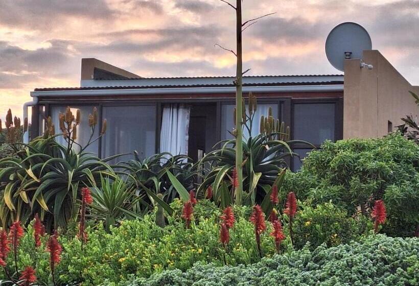 Дом 2 Спальни, 14 Penguin Place, Melkbosstrand