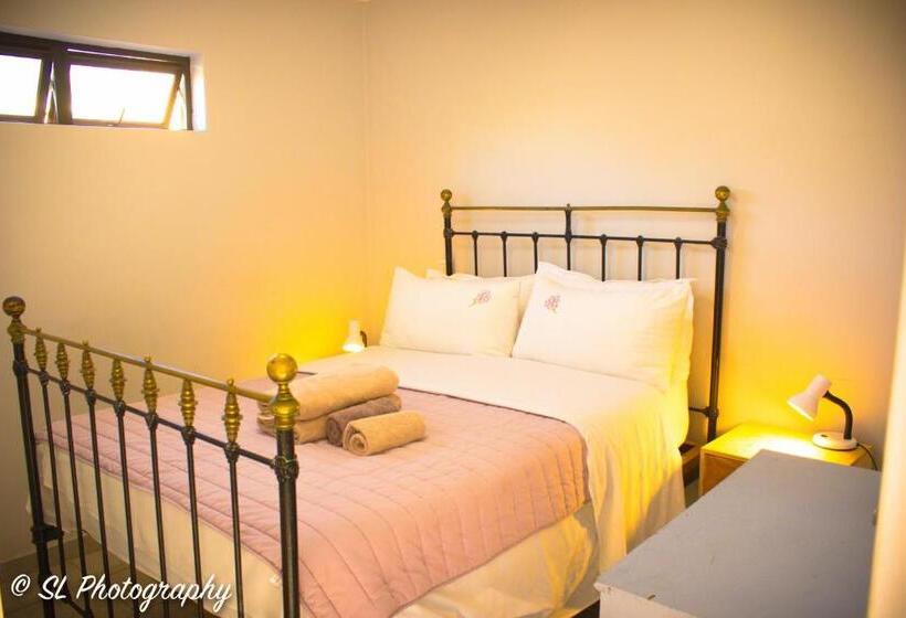 Дом 2 Спальни, 14 Penguin Place, Melkbosstrand