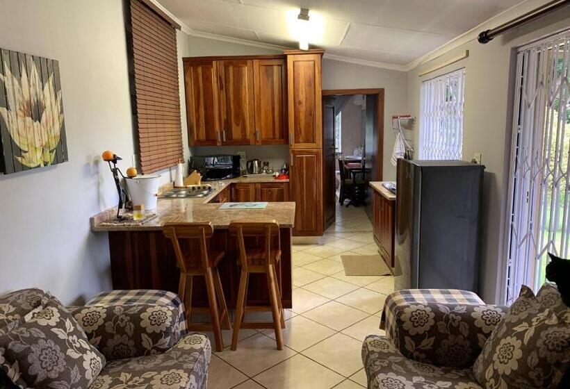 Апартаменты 1 Спальня Вид на Сад, Jelani Guest House