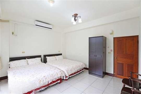 اتاق استاندارد چهارنفره با بالکن, Plum Inn 1