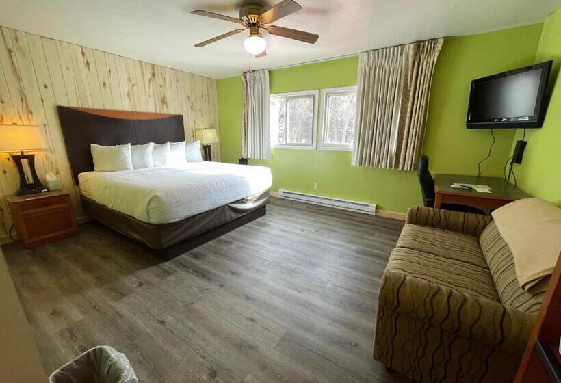 Номер Стандарт Трехместный, Four Seasons Lodge