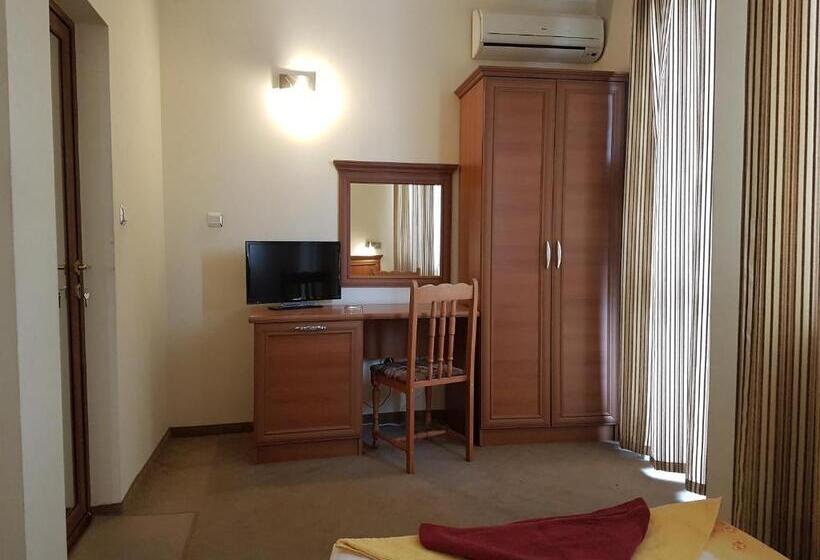 Номер Стандарт с Балконом, Guest House Markovi Aheloy