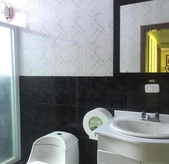 패밀리 스위트, Hostal Y Complejo Recreacional La Playita De Monse