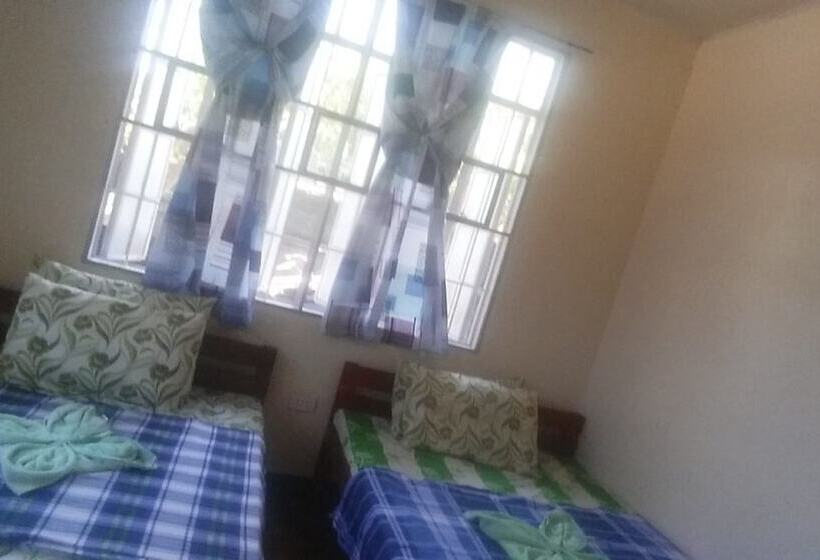 سرير فى غرفة مشتركه, Cvnb Bed And Bath La Union