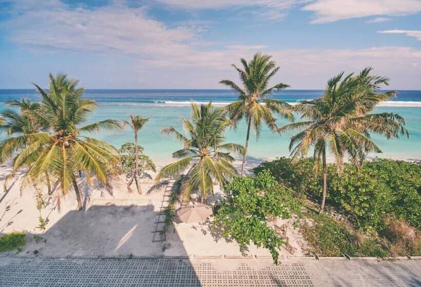 اتاق لوکس با چشم‌انداز دریا, Lonuveli