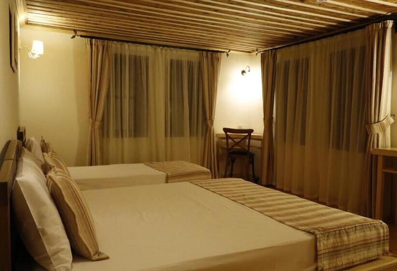 Номер Стандарт Трехместный, Guest House Epochs Since 1871