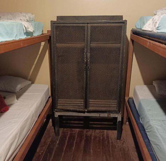 エコノミー４人部屋, Hostel Antorchas