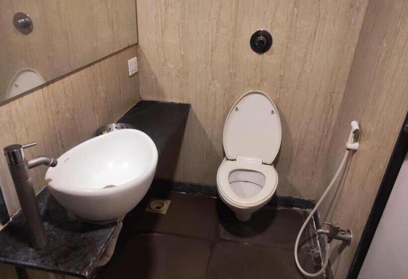 Люкс, Vaishnavi