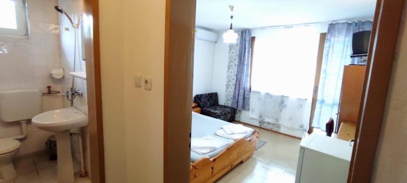 Номер Deluxe с Балконом, Guest House Orfey