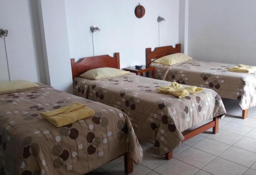 Номер Стандарт Трехместный, Hostal Naylamp