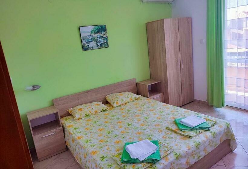 غرفة ديلوكس مطلّة علي البحر مزوَّدة بشُرفة, Guest House Yanina