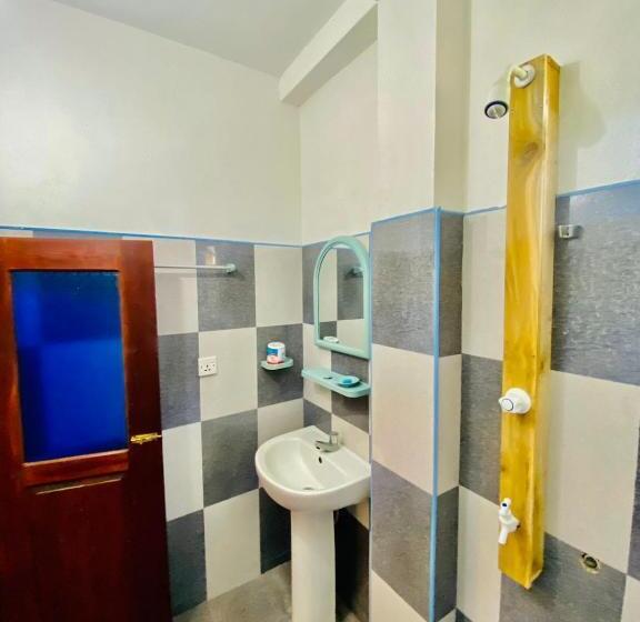 اتاق استاندارد با بالکن, Praneeth Guest House