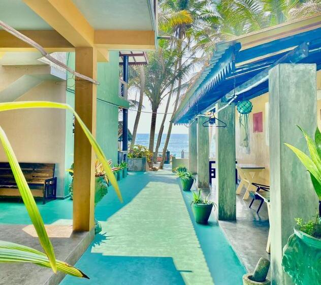 اتاق استاندارد با بالکن, Praneeth Guest House