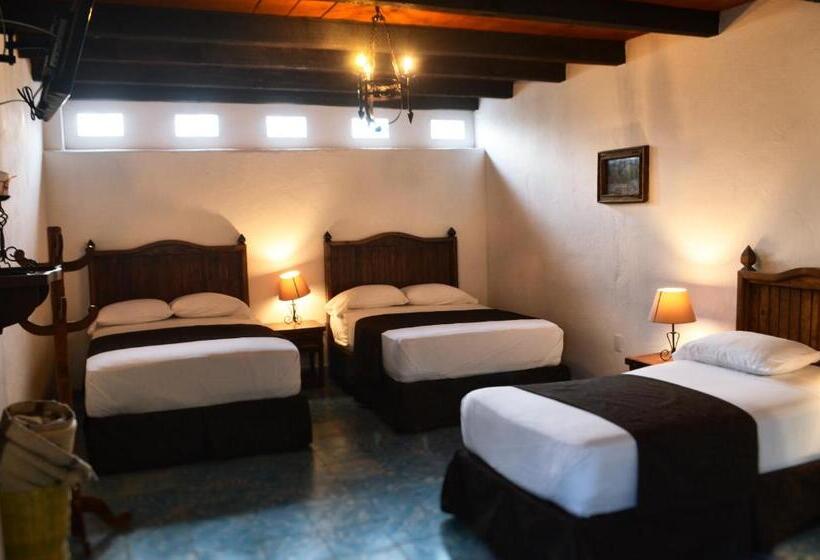 스탠다드 트리플 룸, Hostal Plaza Central