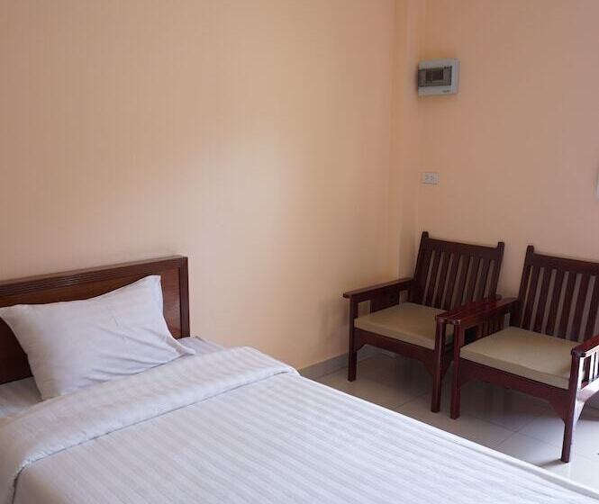 Номер Стандарт Трехместный, Jirasin Hotel & Apartment