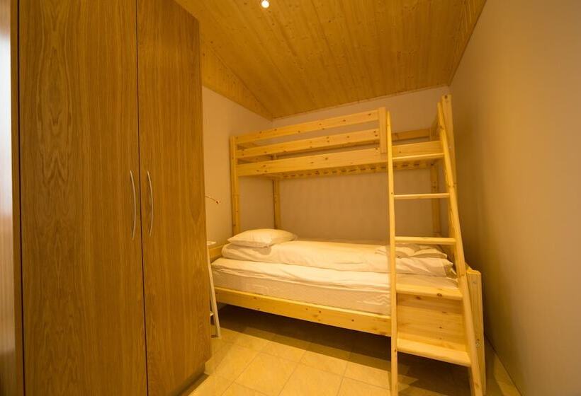 2间卧室的房子, Dimmuborgir Guesthouse