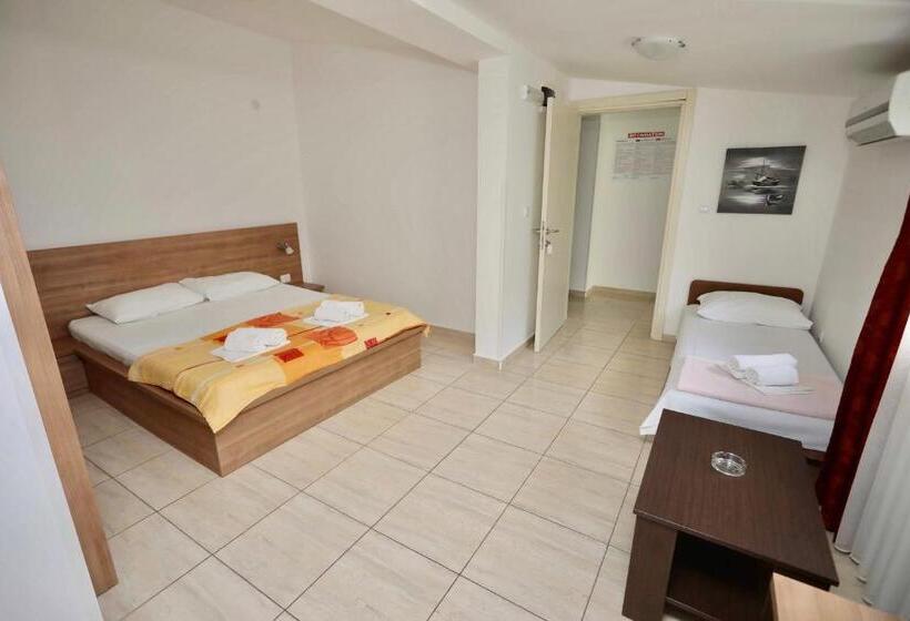 استودیو استاندارد با بالکن, Guest House Maslina