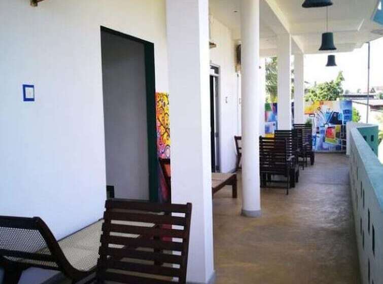 اتاق لوکس سه تخته, Frangipani Beach Villa