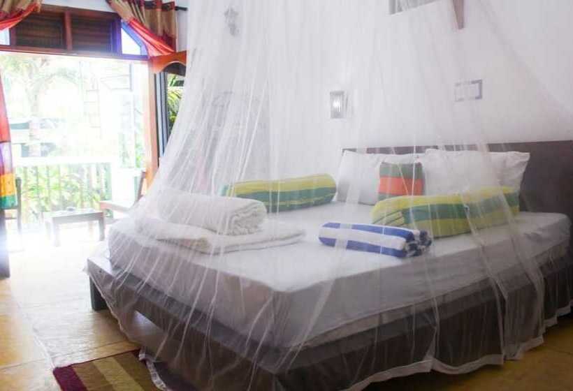 اتاق استاندارد سه نفره, Frangipani Beach Villa