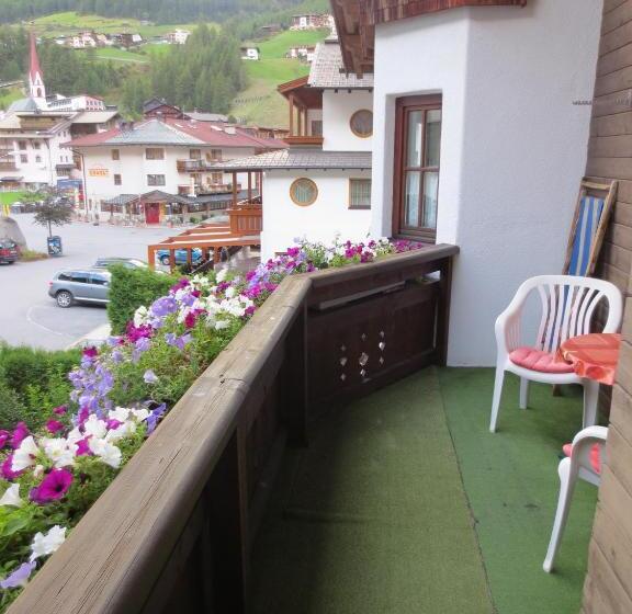 آپارتمان 2 خوابه, Alpenhäusl