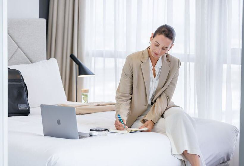 استودیوی استاندارد, Meriton Suites Zetland