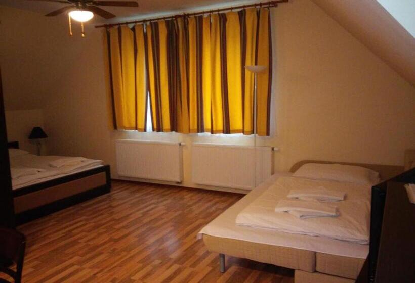 家庭工作室, Tip Top Lak Vendégház