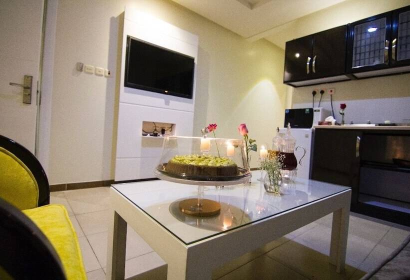 带2个卧室的高级公寓, Almakan Suites 102