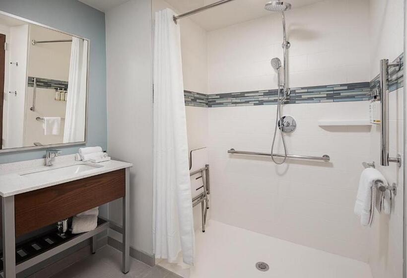 适合残疾人士使用的带超级大床的标准间, Even Hotel Alpharetta   Avalon Area, An Ihg