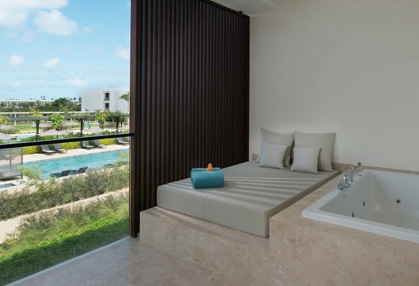 Номер Premium Вид на Бассейн, Live Aqua Punta Cana   All Inclusive - Adults Only