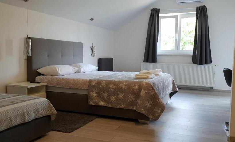 اتاق استاندارد با بالکن, Ke To Zagreb Airport Rooms