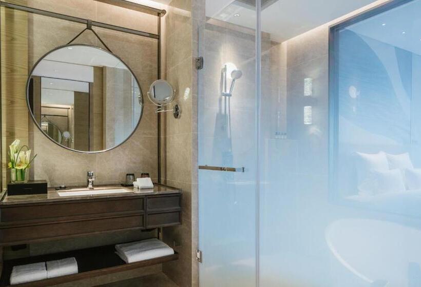 Deluxe Suite King Bed, Pullman Shanghai Qingpu Excellence